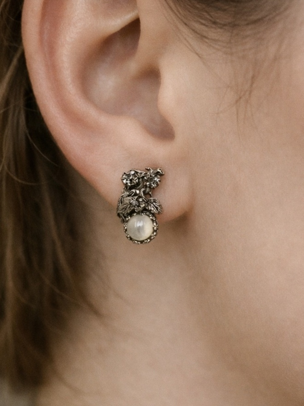 Vintage Silver Tone Crown Bezel Faux Pearl Botanical Clip On Earrings